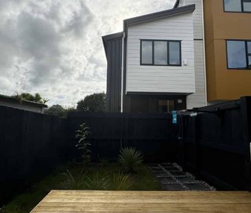 2 Bedrooms in Henderson - Photo 3