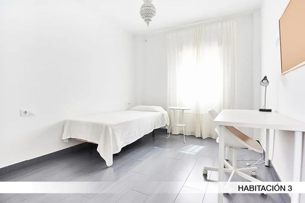 Calle Castillo de Alcalá de Guadaira, Sevilla, Andalusia 41013 - Photo 1