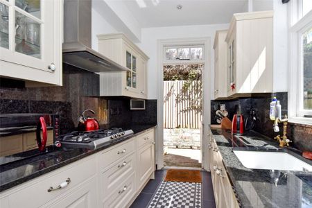 3 bedroom terraced house to rent - Photo 5