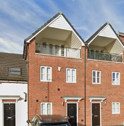 3 Bed, 2.5 Bath Townhouse in Castleford - Photo 1