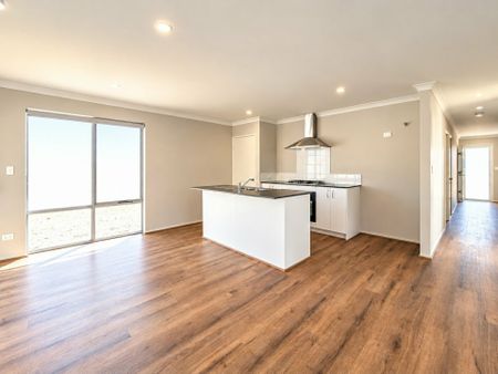 Brand New Home – Fresh, Modern & Ready for You! - Photo 4