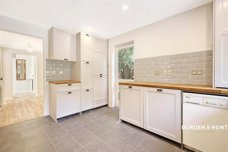 4 bedroom detached house to rent - Photo 4