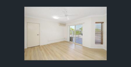 Prestigious 2-Bedroom Residence with Courtyard in Prime Yeronga Location - Photo 2