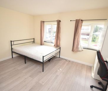 4 bedroom end of terrace house to rent - Photo 1