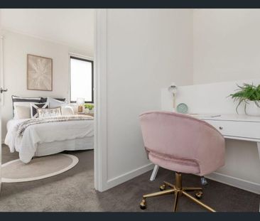 Immaculate Townhouse in Central Location - Photo 4