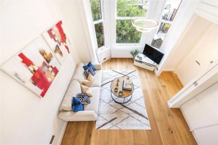 1 bedroom flat in Hampstead - Photo 2