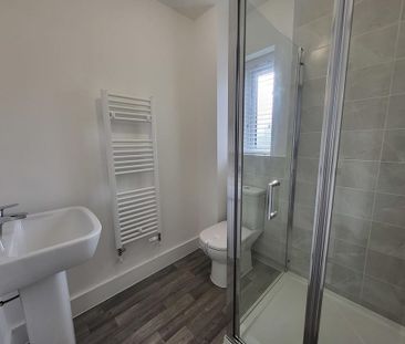 3 bedroom semi-detached house to rent - Photo 6