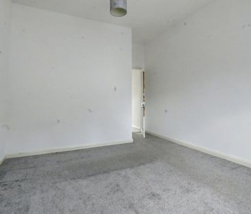 3 bedroom end of terrace house to rent - Photo 2