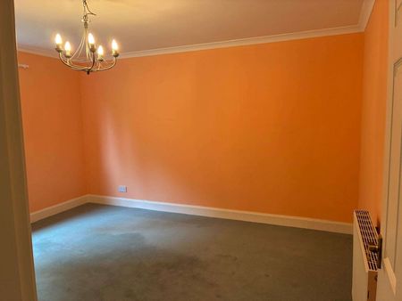 Detached 5 Bedroom Home in much sought after location. - Photo 5