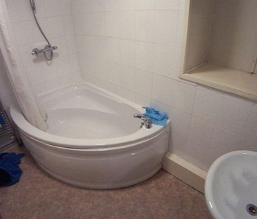 3 bedroom apartment to rent - Photo 4