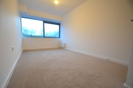1 bedroom Ground floor flat to rent - Photo 2