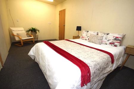 Spacious Family Living - Photo 2