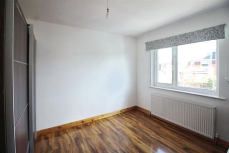 The Oval, Leeds - Photo 2