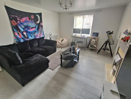 2 bedroom flat to rent - Photo 2