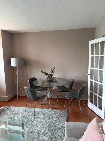 2 Bed Flat, Sudbury Court, SW8 - Photo 3