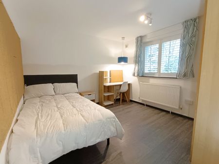 4 Bed Terraced House, Shotton Walk, M14 - Photo 5