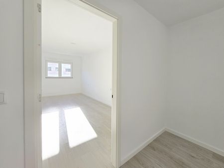 New 3 bedroom flat near C.C. Glicinias, Aveiro! - Photo 3