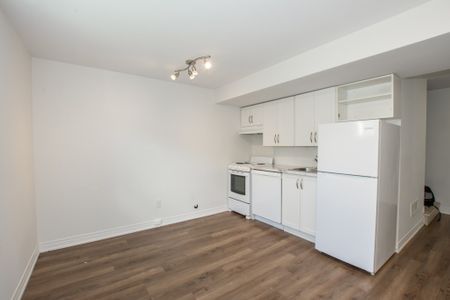 All Inclusive 1 Bedroom Lower Unit in Welland!! - Photo 4
