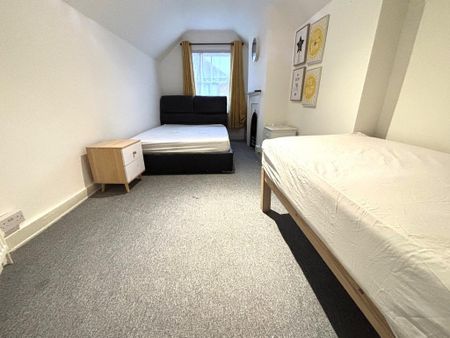 3 bedroom terraced house to rent - Photo 4