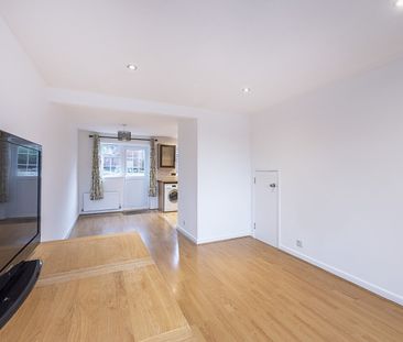 Available unfurnished now - Photo 2