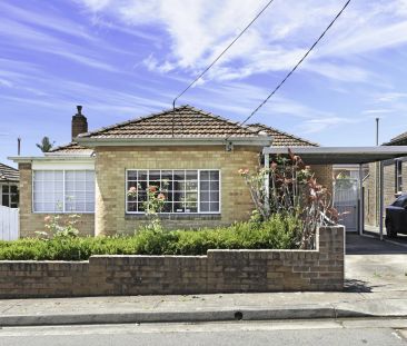 Four bedroom family home in convenient Burwood location - Photo 5