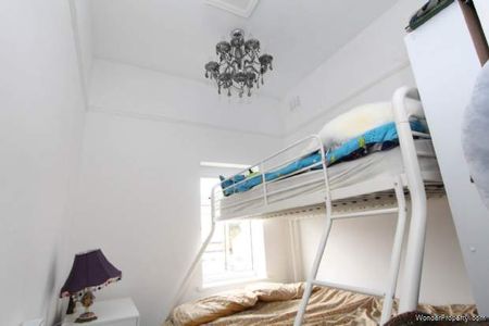 2 bedroom property to rent in Leigh On Sea - Photo 2