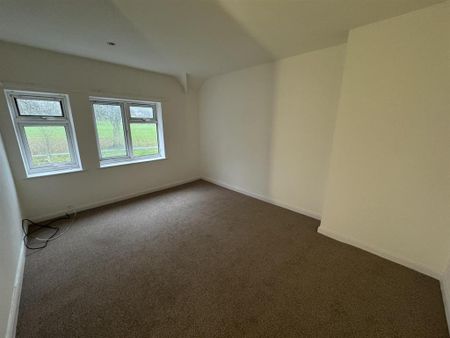 3 bedroom end of terrace house to rent - Photo 2