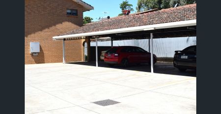 Very Spacious - Recently Renovated 2 Bedroom Townhouse - Photo 4