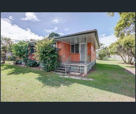 10 Anthony Street, Kingston QLD 4114 - House For Rent - $500 | Domain - Photo 5