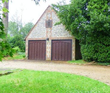 2 bedroom character property to rent - Photo 6