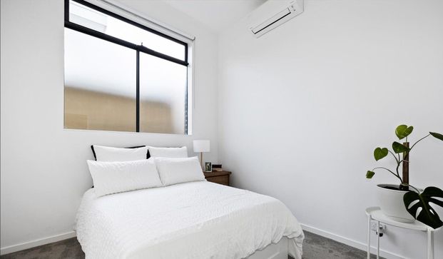 3 Bedroom Townhouse with Own Street Front and solar power - Photo 1