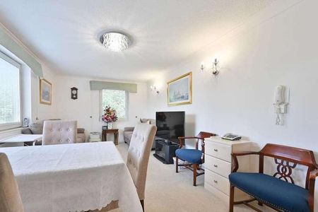 Homecedars House, Bushey, WD23 - Photo 2