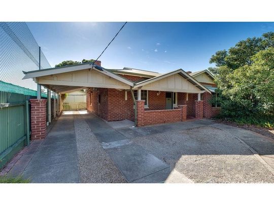 1920's bungalow available for rent shortly. ALL enquiries via email only please. - Photo 1