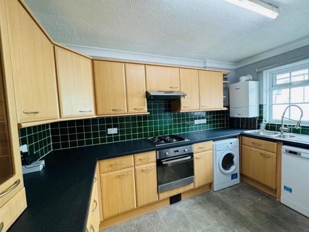 2 bedroom semi-detached house to rent - Photo 3