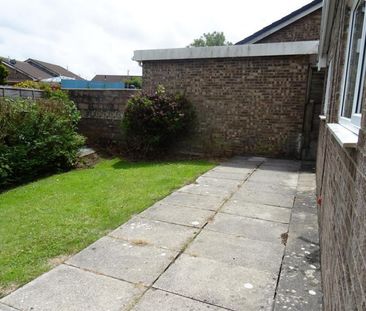 3 bedroom Bungalow To Let - Photo 6