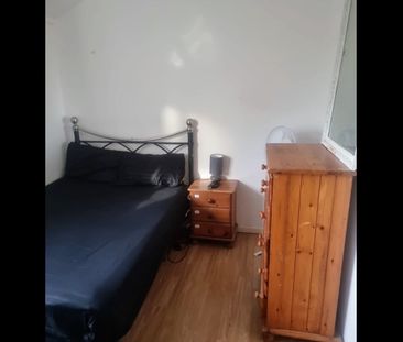 Room in a Shared Flat, Lairdale Close, SE21 - Photo 4