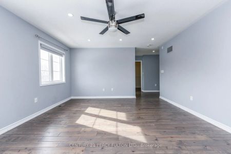 1040 Foxtail Crescent #Main & 2nd - Photo 3