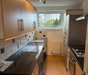 2 bedroom flat to rent - Photo 2