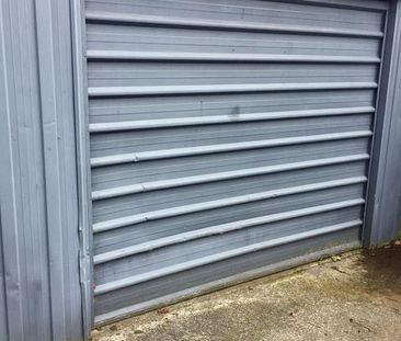 Fully fenced, Large bedrooms, Warm home - Photo 3