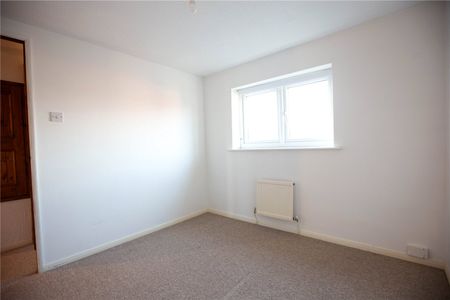 Oaktree Crescent, - Photo 2