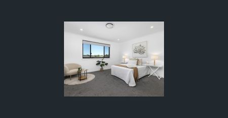 FOUR BEDROOM FAMILY HOME! - Photo 3