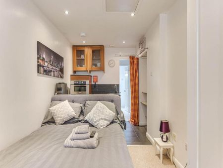 5 bedroom detached house to rent - Photo 3