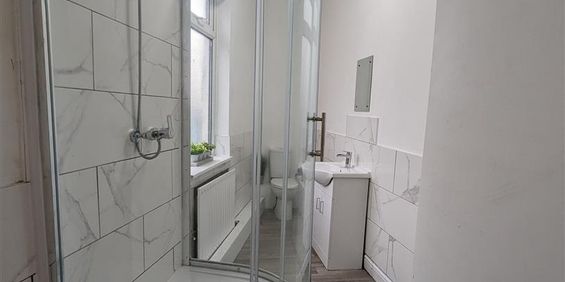1 Beds - End of terrace house - - Photo 3