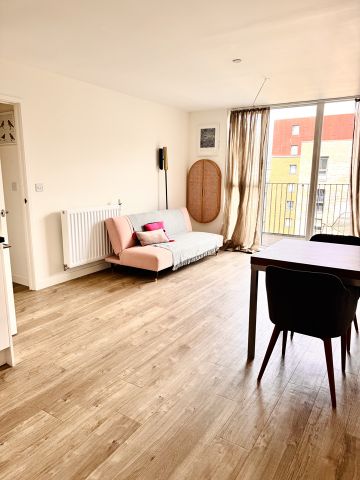 1 Bed Flat, River Rise Close, SE8 - Photo 3