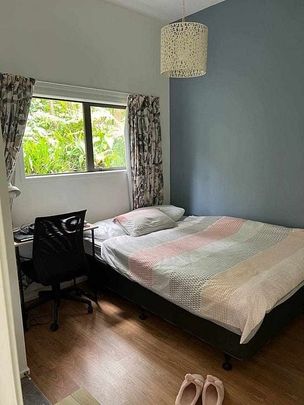 One bedroom flat in arkles bay - Photo 1