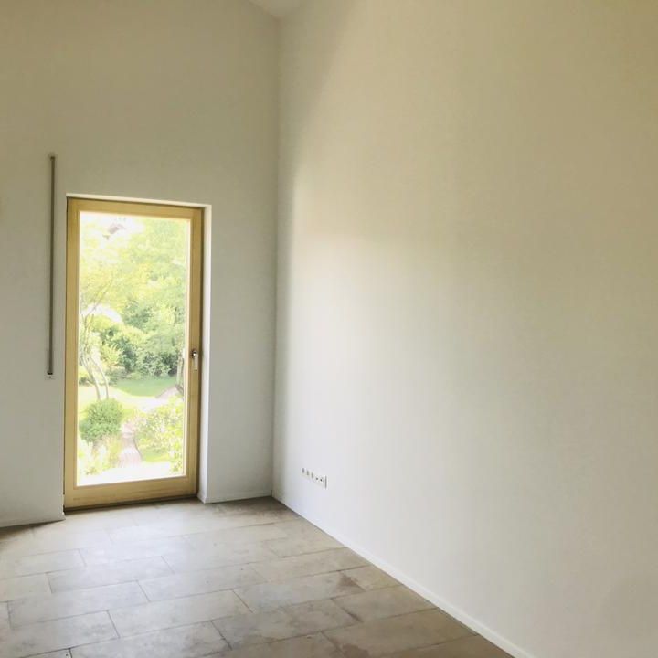 Traumhafte Dachgeschosswohnung mit Wohlfühlcharakter – modern, nachhaltig und mit Blick ins Grüne! - Photo 1