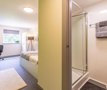 1 bedroom in a flat share to rent - Photo 2