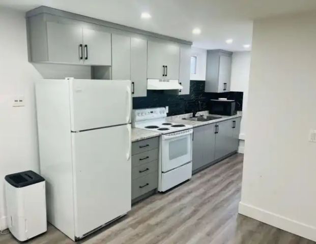 1051 Main St E, Hamilton, ON L8M 1N5 | 1051 Main St E, Hamilton - Photo 1