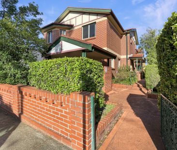 Spacious Two Storey Townhouse ! - Photo 1