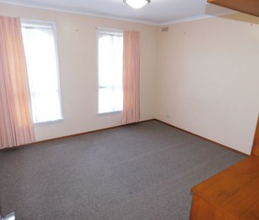 SPOTLESSLY CLEAN TWO BEDROOM UNIT CLOSE TO SHOPS, SCHOOLS AND TRANS... - Photo 5